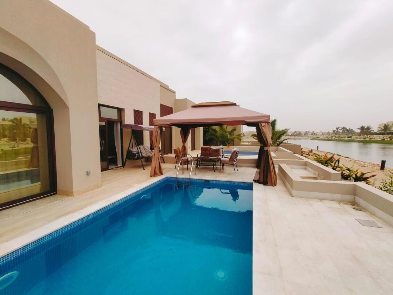 Luxury Villa With Private Swimming Pool Ma'murah Exterior photo